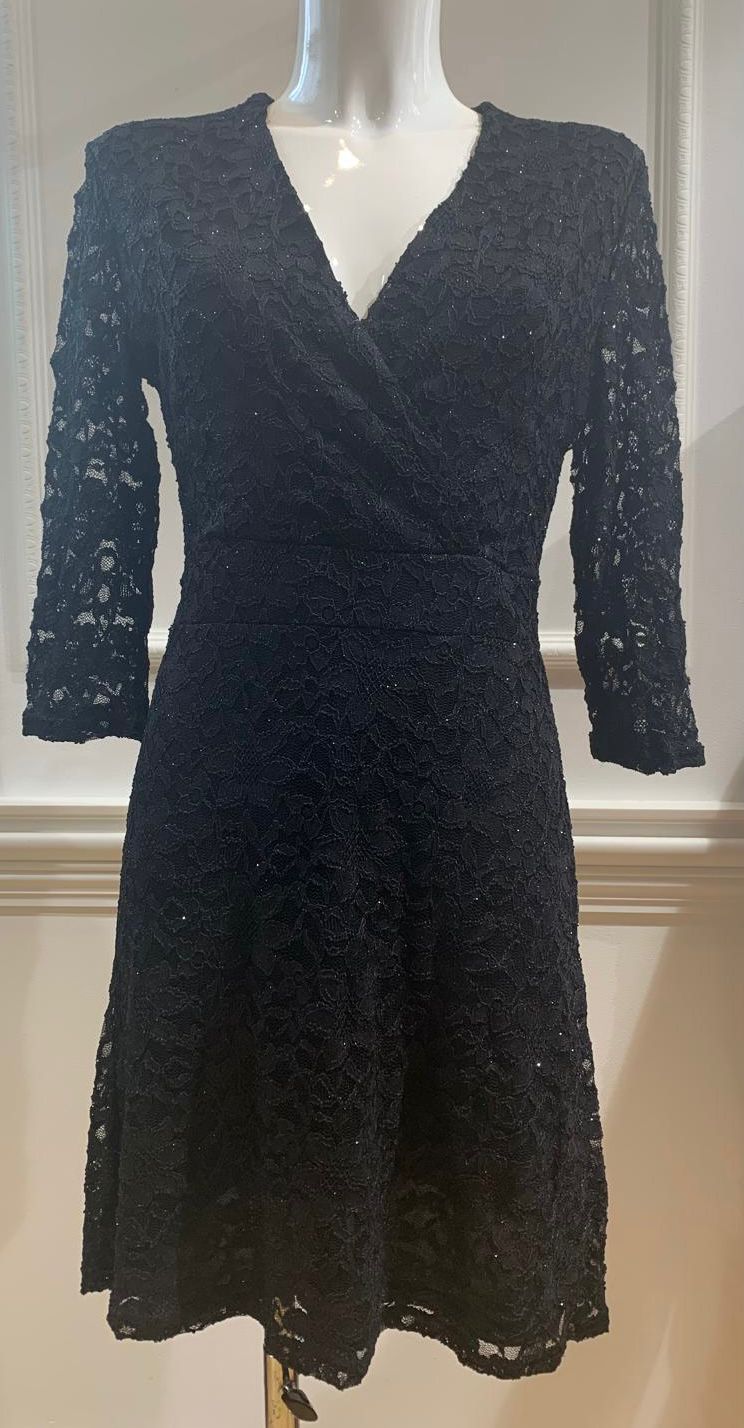 Robe Courte Nove Noir Dentelle Pailletée - Prix exceptionnel pour les fêtes