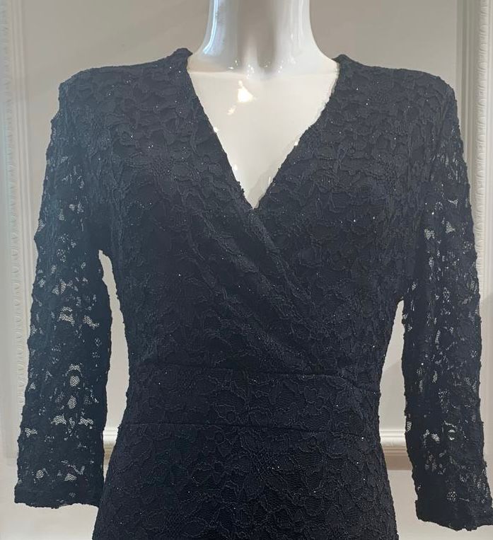 Robe Courte Nove Noir Dentelle Pailletée - Prix exceptionnel pour les fêtes
