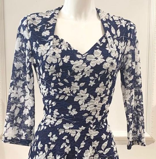 Robe Courte Angelina Bleue Fleurs Blanches