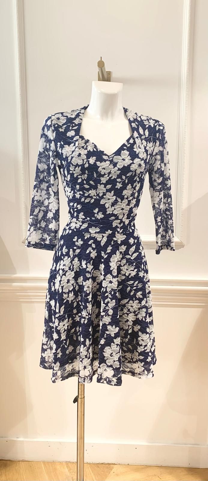 Robe Courte Angelina Bleue Fleurs Blanches