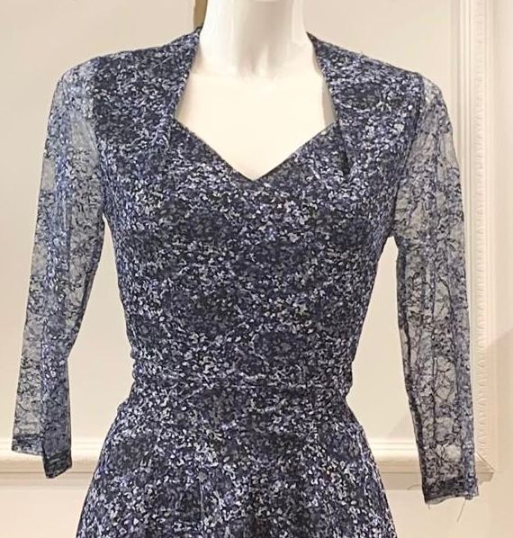 Robe Courte Angelina Bleue Tachetée Blanche