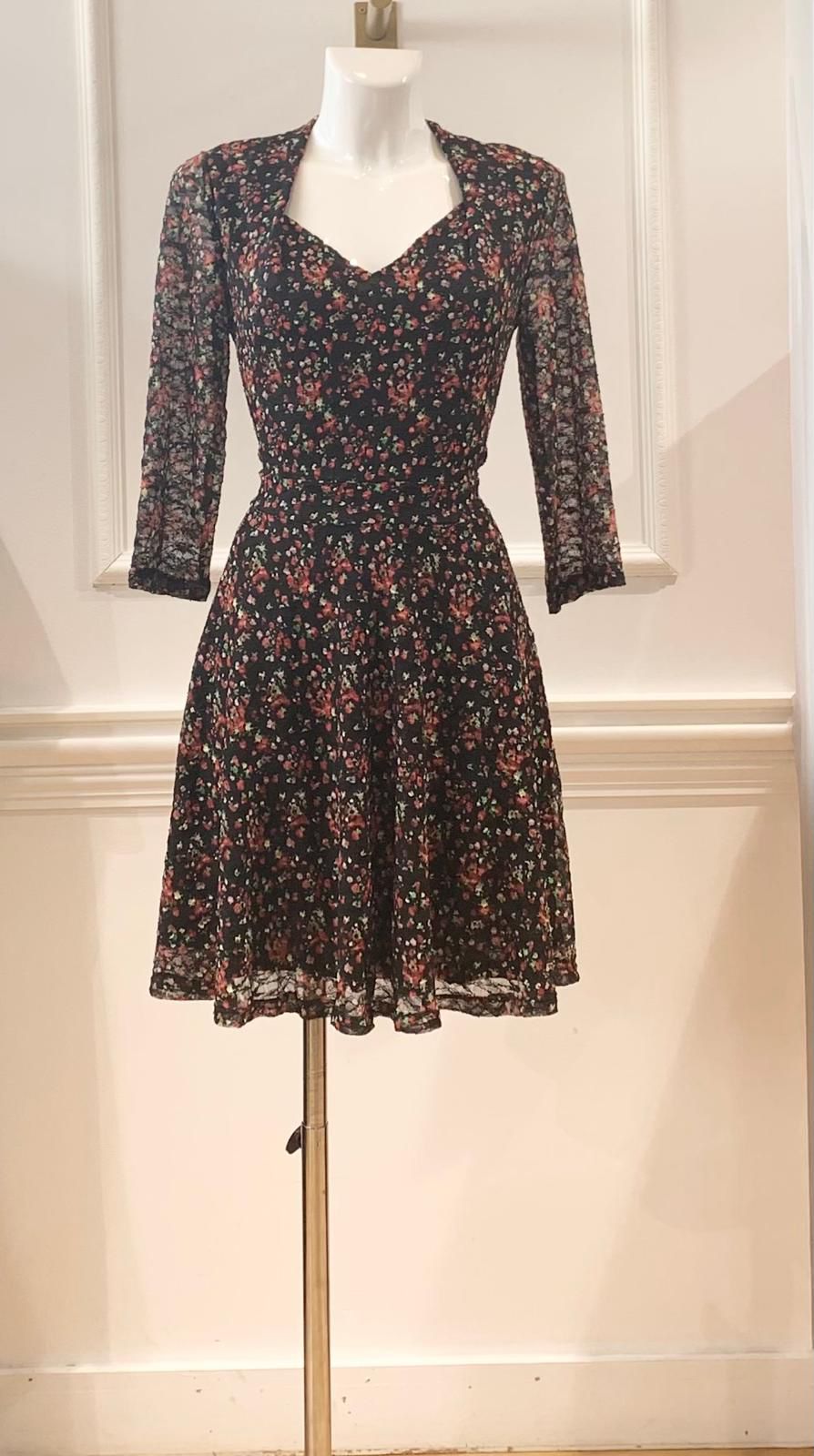 _Robe Courte Angelina Noire Fleurs Rouges