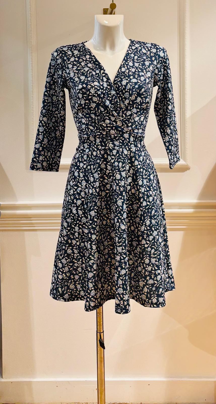 Robe Courte Kylie Marine Fleurs Blanches