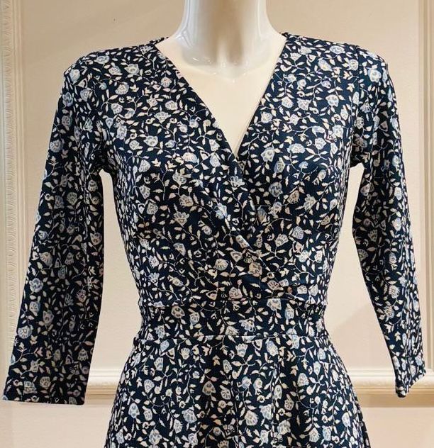 Robe Courte Kylie Marine Fleurs Blanches