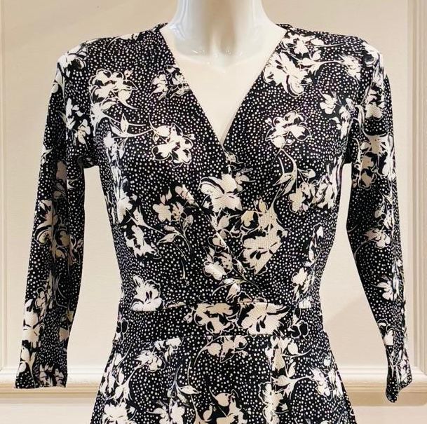 Robe Courte Kylie Noire Fleurs Blanches