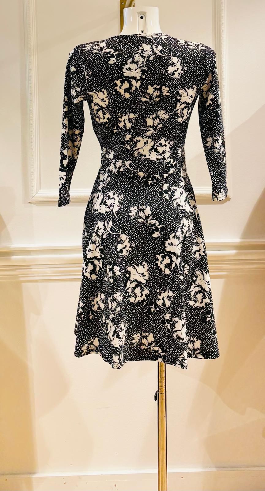 Robe Courte Kylie Noire Fleurs Blanches