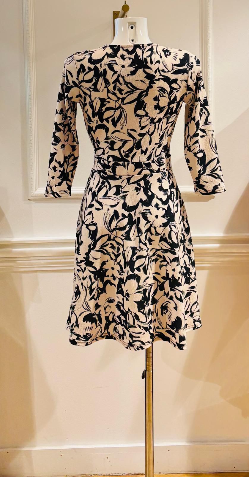 Robe Courte Kylie Noire Fleurs Écrues