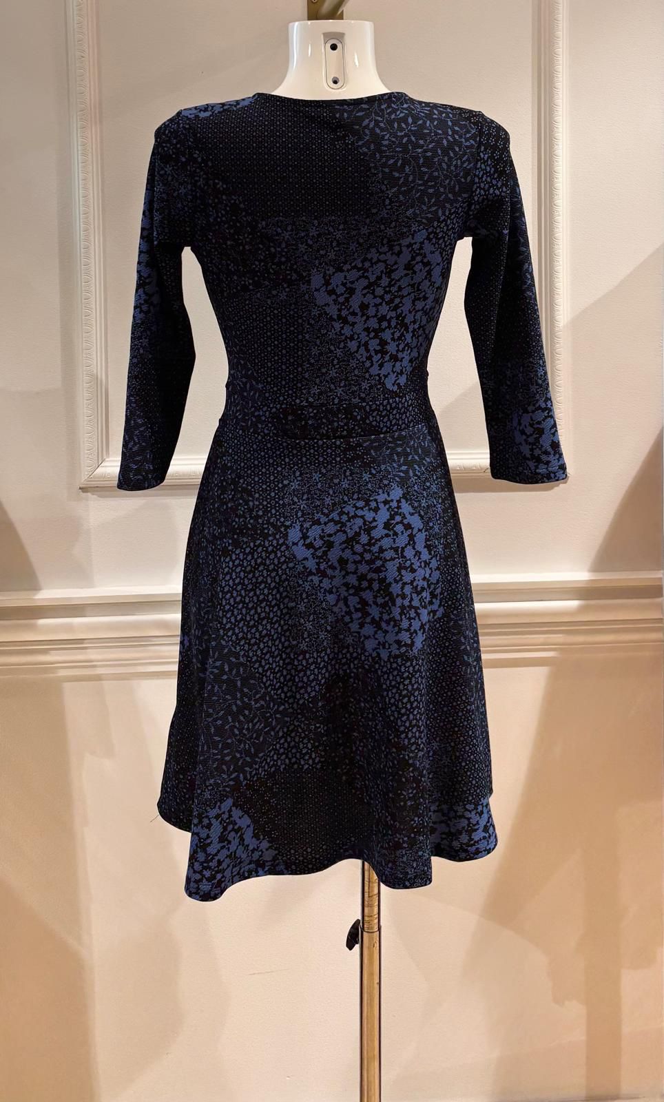 Robe Courte Kylie Noire Fleurs Marines