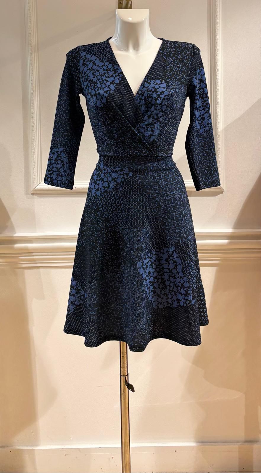 Robe Courte Kylie Noire Fleurs Marines