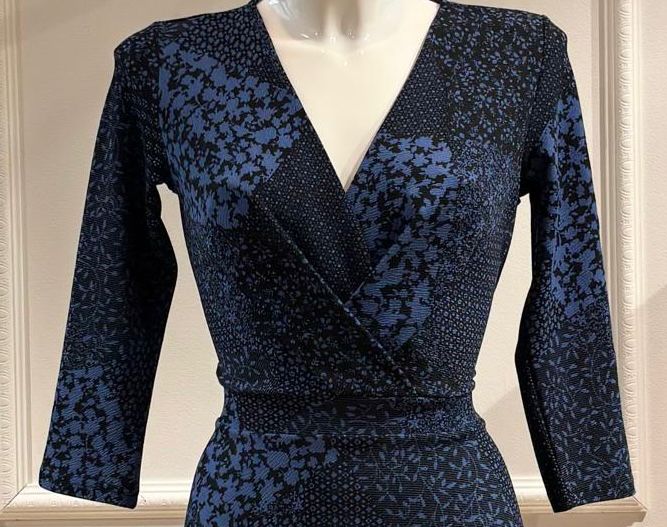 Robe Courte Kylie Noire Fleurs Marines