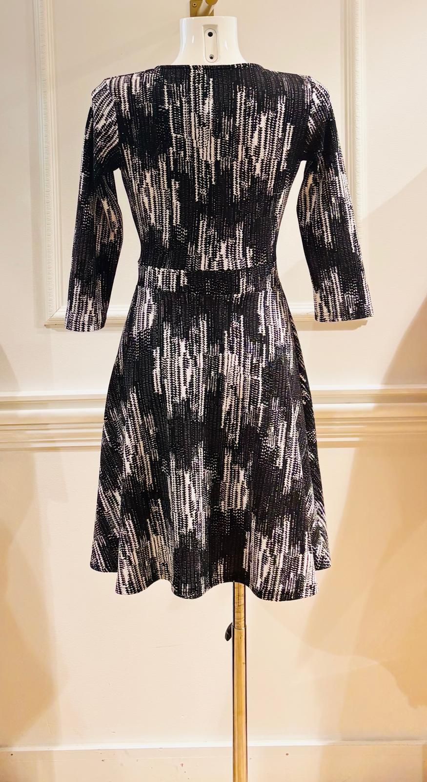 Robe Courte Kylie Noire & Blanche Arty