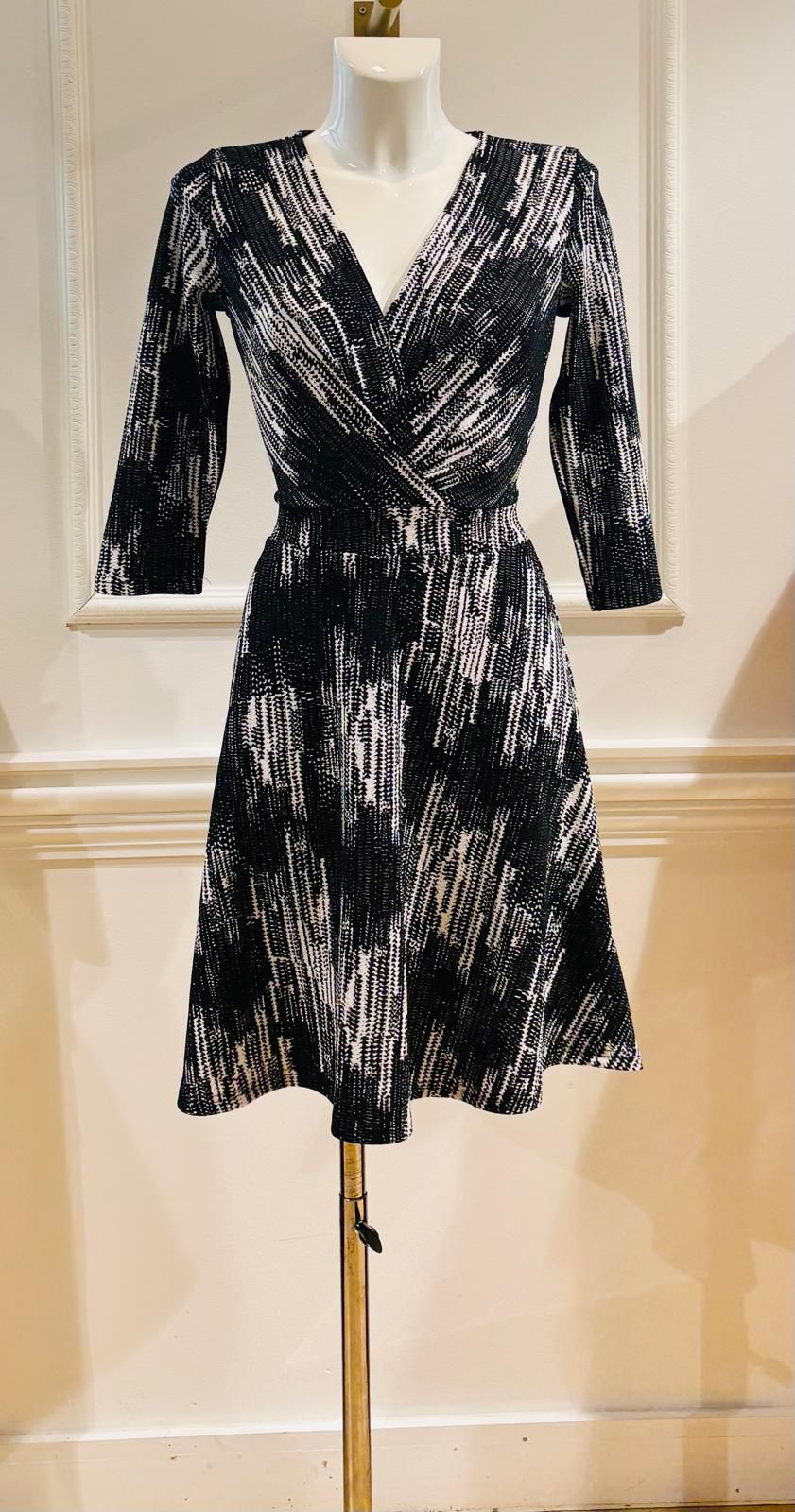 Robe Courte Kylie Noire & Blanche Arty
