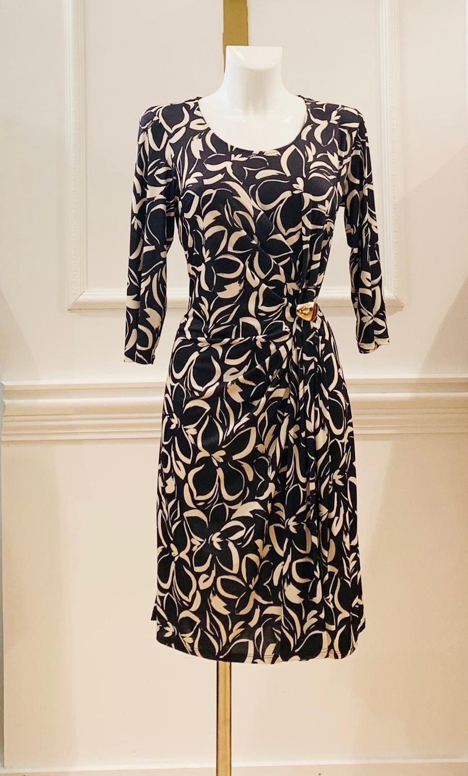 Robe Courte Scarlet Noire Feuilles Blanches