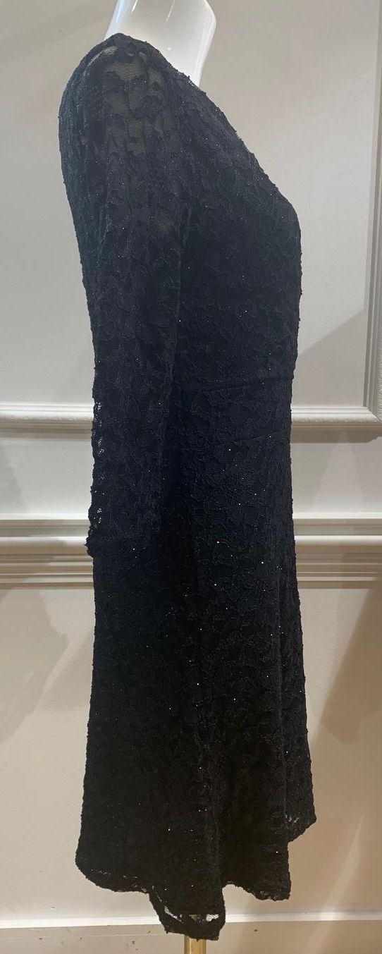 Robe Courte Nove Noir Dentelle Pailletée - Prix exceptionnel pour les fêtes